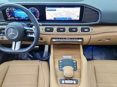 Used 2025 Mercedes-Benz GLS 450 4MATIC image 40