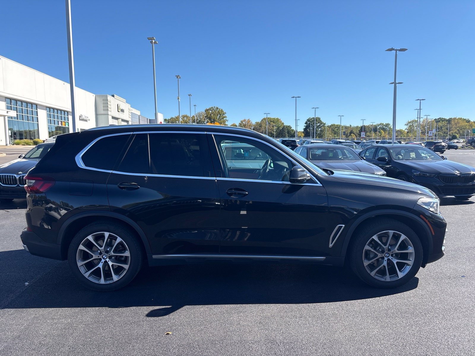 Used 2023 BMW X5 xDrive40i w/ Premium Package AWD/4WD image 8