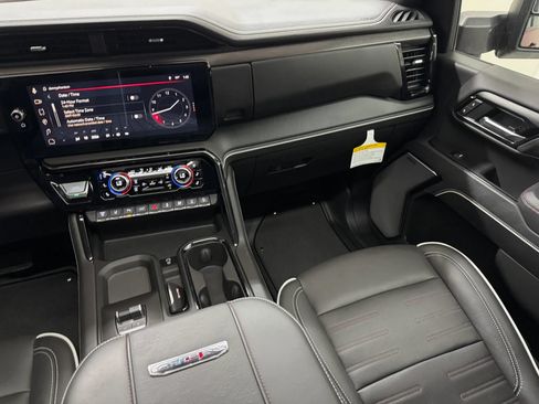 Used 2025 GMC Sierra 2500 AT4X AWD/4WD image 33
