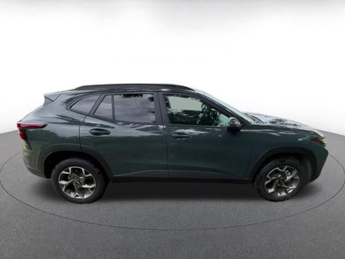 Used 2025 Chevrolet Trax LT w/ LT Convenience Package FWD image 15