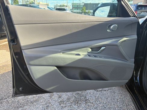 Used 2023 Hyundai Elantra SE FWD image 14