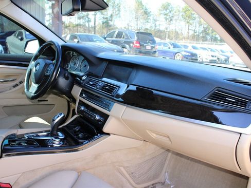 Used 2011 BMW 550i Sedan image 17