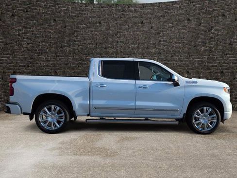 New 2026 Chevrolet Silverado 1500 High Country w/ High Country Premium Package AWD/4WD image 3
