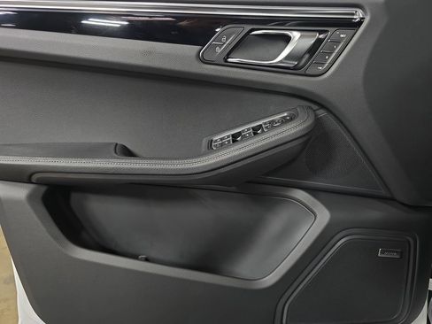 New 2026 Porsche Macan image 22