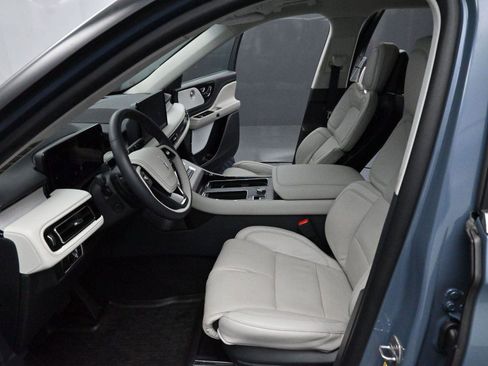 Used 2025 Lincoln Aviator Reserve w/ Equipment Group 201A image 12