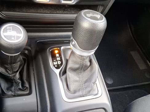 Used 2021 Jeep Wrangler Unlimited Sport image 14