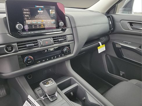 Used 2025 Nissan Pathfinder S AWD/4WD image 20