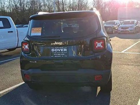 Certified 2023 Jeep Renegade Latitude w/ Sun/Sound Group image 7