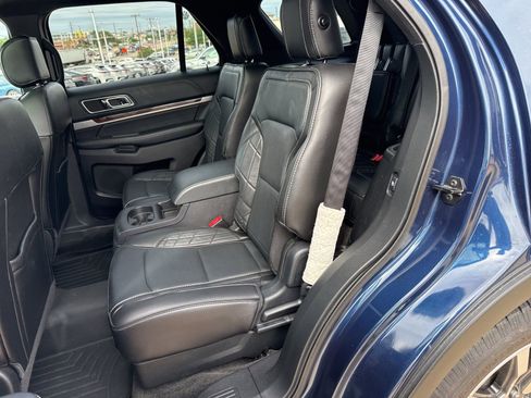 Used 2017 Ford Explorer Platinum image 12