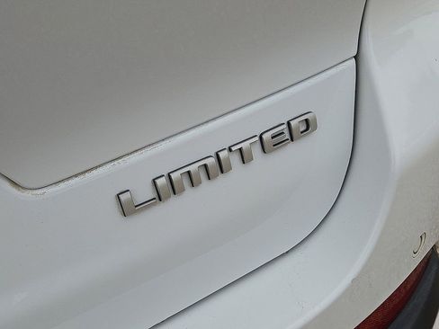 Used 2024 Jeep Grand Cherokee L Limited w/ Luxury Tech Group II AWD/4WD image 13