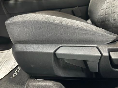 Used 2025 Nissan Kicks SV AWD/4WD image 12