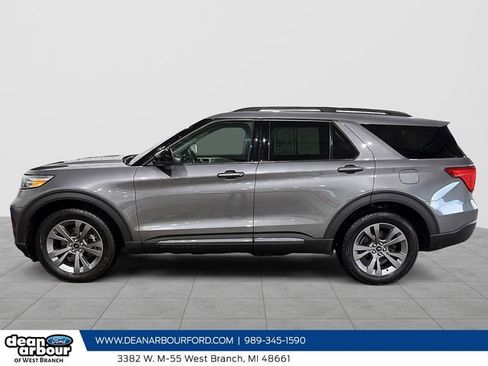 Used 2022 Ford Explorer XLT w/ Equipment Group 202A image 5