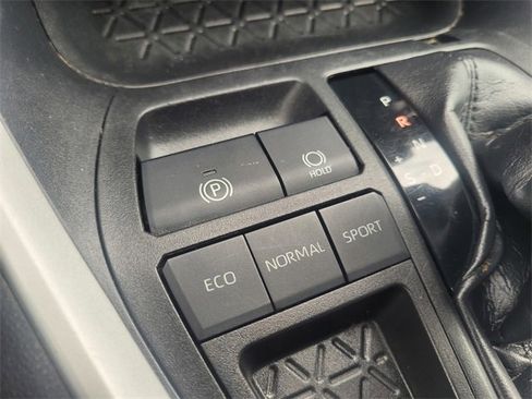 Used 2021 Toyota RAV4 XLE image 29