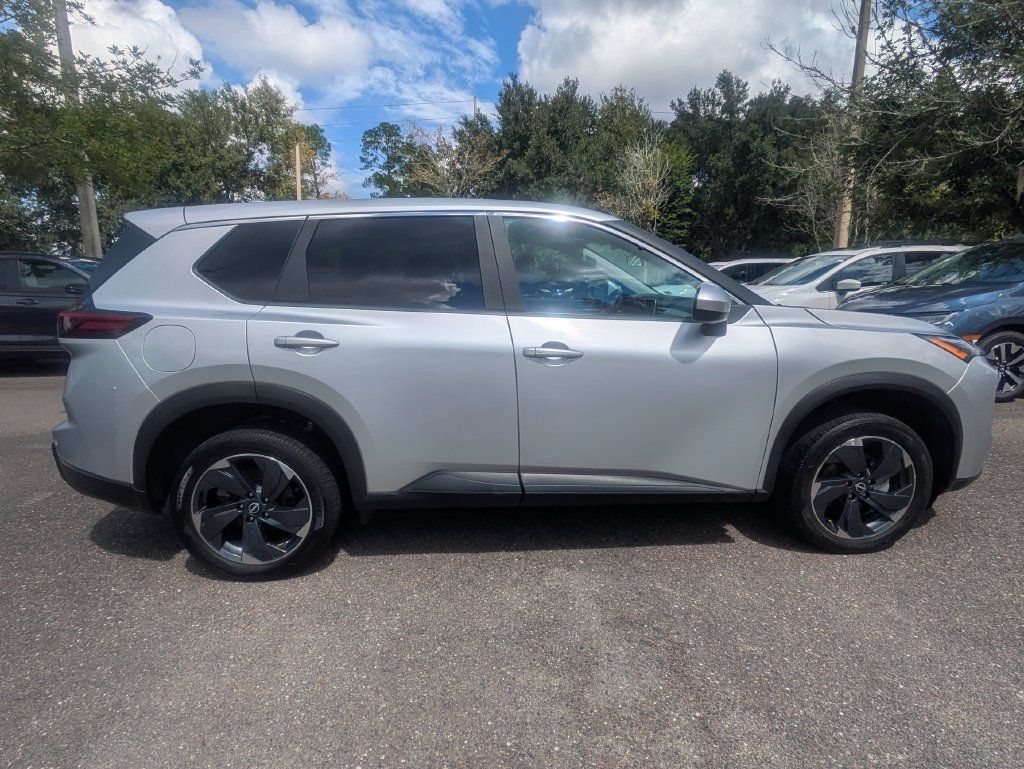 Used 2025 Nissan Rogue SV FWD image 3