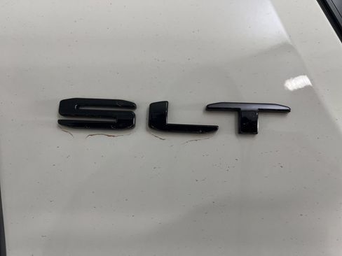 Used 2023 GMC Acadia SLT w/ Elevation Edition FWD image 42