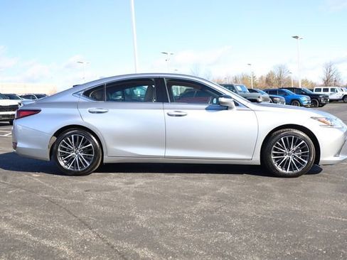 Used 2024 Lexus ES 300h w/ Premium Package image 4