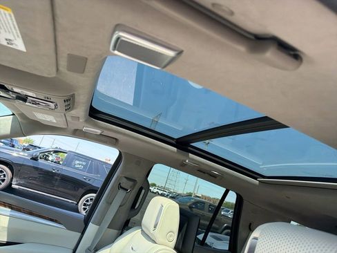 Used 2025 Cadillac Escalade Sport Platinum w/ LPO, ONYX Package AWD/4WD image 8