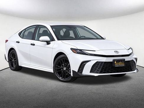 Used 2026 Toyota Camry SE w/ Multimedia Upgrade Package AWD/4WD image 2
