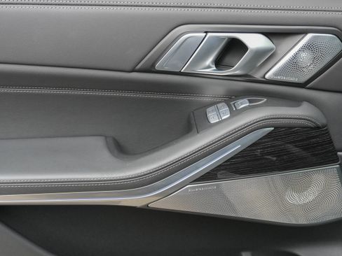 Certified 2025 BMW X7 M60i image 27