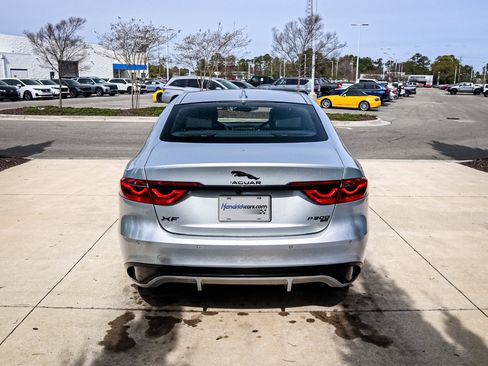 Used 2021 Jaguar XF R-Dynamic SE image 10