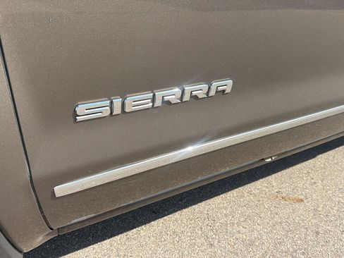 Used 2014 GMC Sierra 1500 SLT w/ SLT Preferred Package AWD/4WD image 9