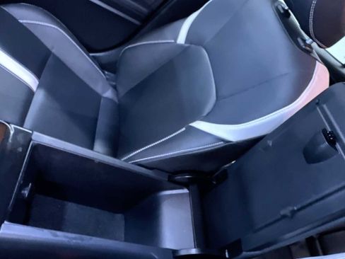 Used 2025 Toyota Camry SE w/ Convenience Package image 27