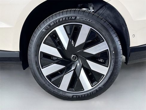 New 2025 Volvo EX90 Plus w/ Protection Package Premier image 32