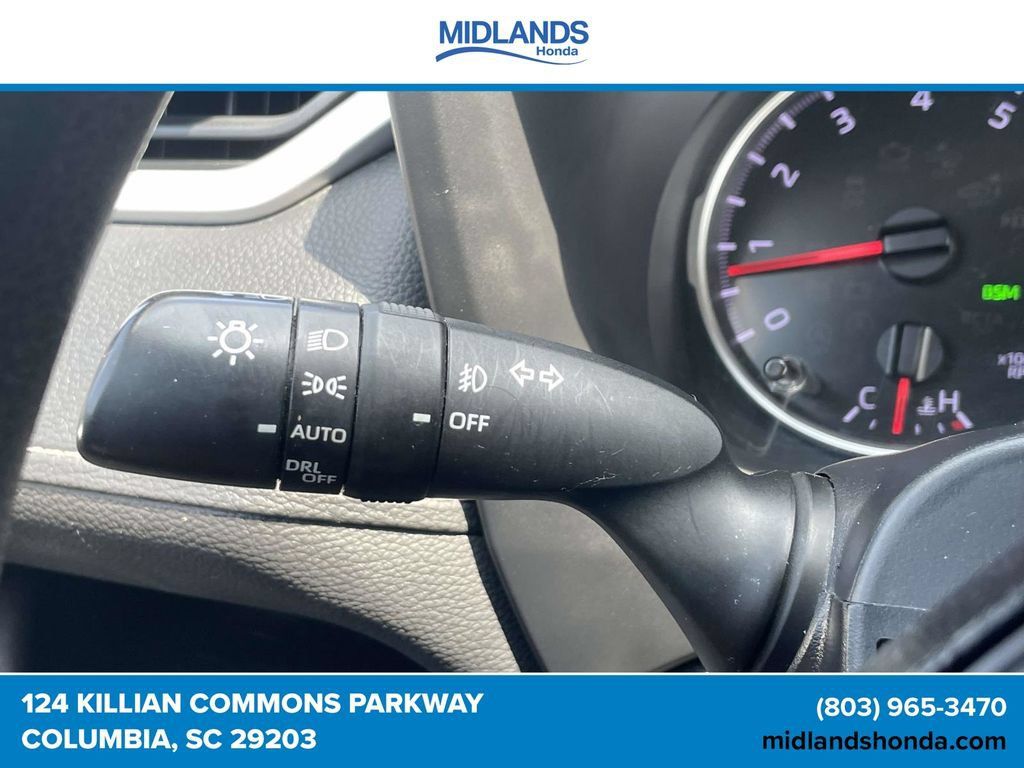 Used 2021 Toyota RAV4 XLE AWD/4WD image 22