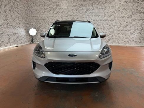 Used 2020 Ford Escape SE FWD image 2