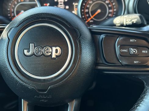 Used 2018 Jeep Wrangler Unlimited Sport S image 32