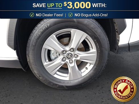 Used 2025 Toyota RAV4 XLE FWD image 13