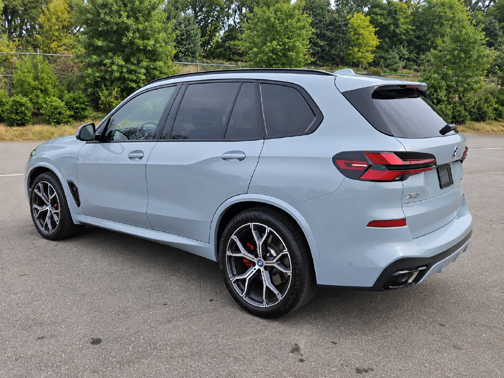 Used 2024 BMW X5 xDrive50e w/ M Sport Package AWD/4WD image 3