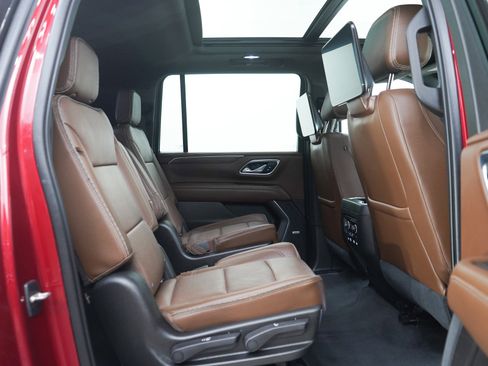 Used 2021 Chevrolet Suburban High Country w/ Premium Package AWD/4WD image 13