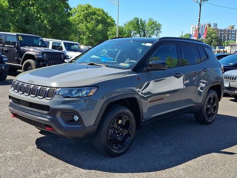 Used 2023 Jeep Compass Trailhawk w/ Sun and Sound Group AWD/4WD image 3