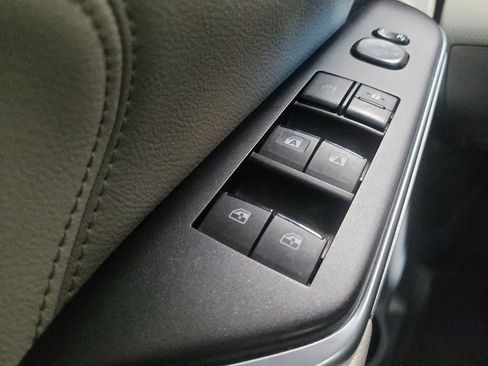 Used 2015 Toyota Camry XLE image 27