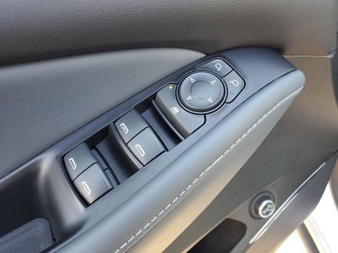 Used 2023 Buick Enclave Essence image 22