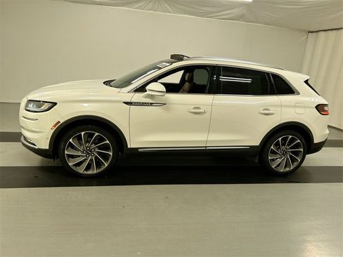 Used 2022 Lincoln Nautilus Reserve w/ Equipment Group 202A image 6