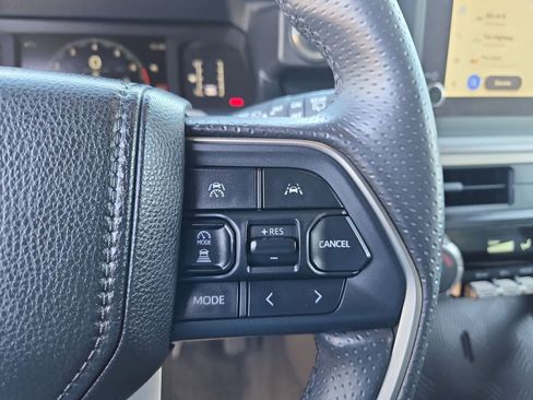 Used 2025 Toyota 4Runner SR5 image 24