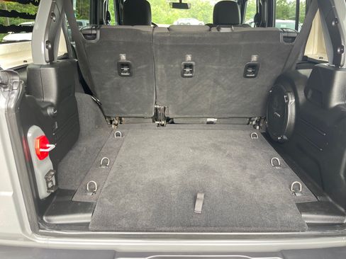 Used 2018 Jeep Wrangler Unlimited Rubicon AWD/4WD image 16