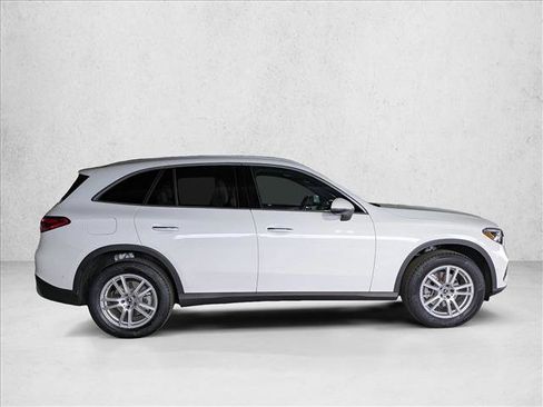 Certified 2025 Mercedes-Benz GLC 300 image 4
