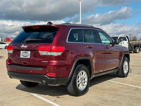 Used 2019 Jeep Grand Cherokee Laredo image 3