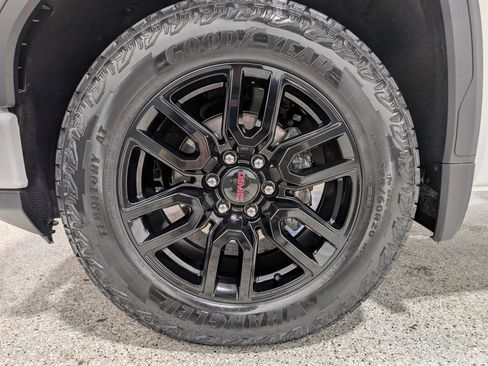 Used 2025 GMC Sierra 1500 Elevation AWD/4WD image 9