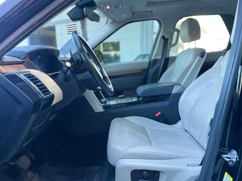Used 2018 Land Rover Discovery HSE AWD/4WD image 19