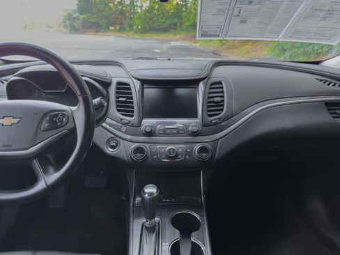 Used 2019 Chevrolet Impala LT FWD image 56