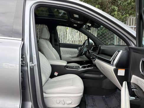Used 2025 Kia Sorento SX Prestige AWD/4WD image 25