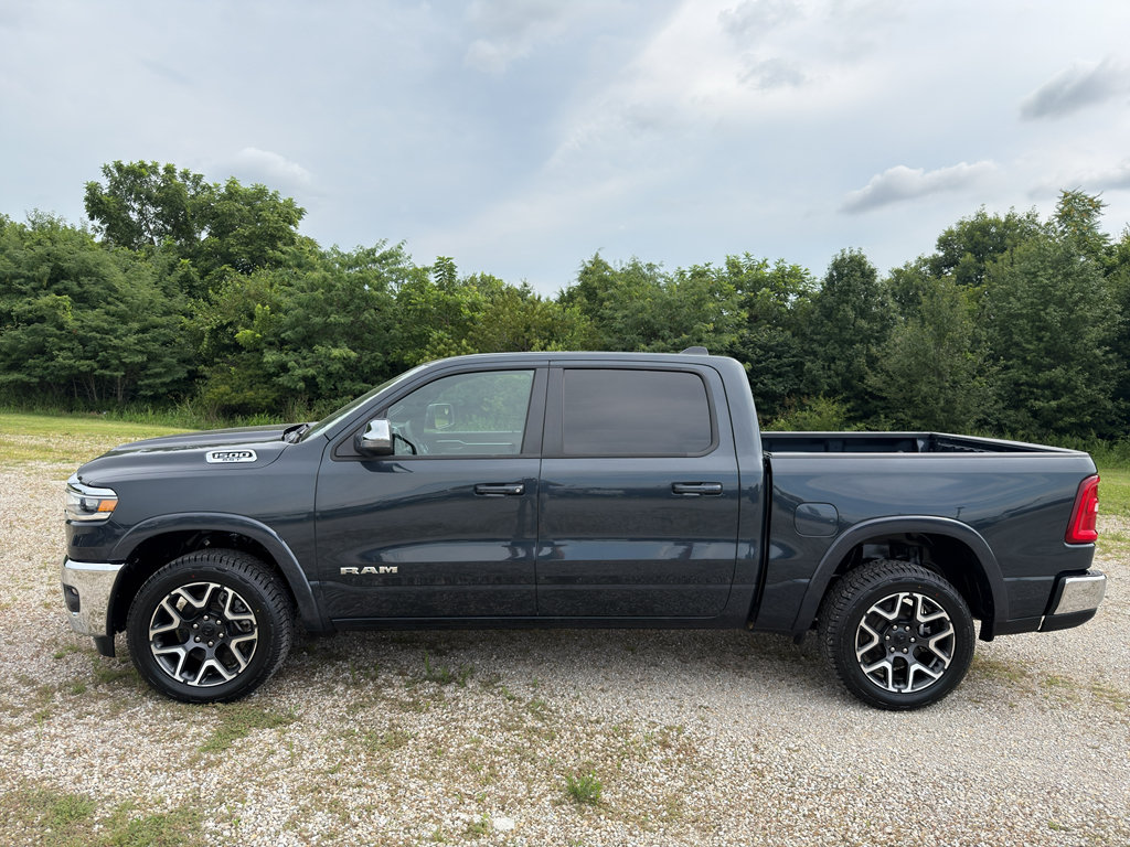 Used 2025 RAM 1500 Laramie AWD/4WD image 3
