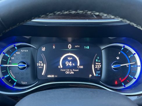 Used 2023 Chrysler Pacifica Limited image 30