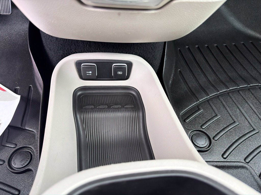 Used 2021 Chrysler Pacifica Touring-L FWD image 33