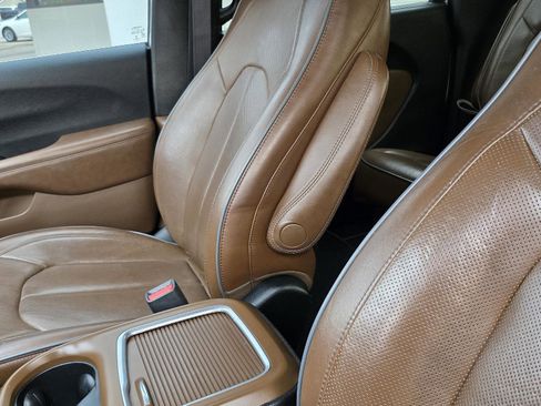 Used 2019 Chrysler Pacifica Limited w/ Advanced Safetytec Group image 36