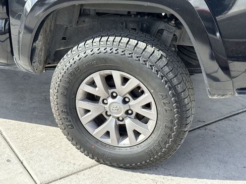 Used 2019 Toyota Tacoma SR5 AWD/4WD image 8